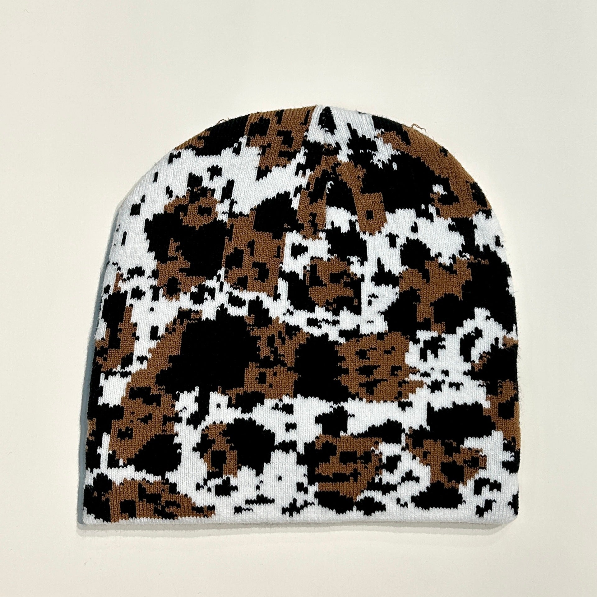 Wholesale Acrylic Cow Patterned Knitted Hats for Sports Skiing and Warmth Protection